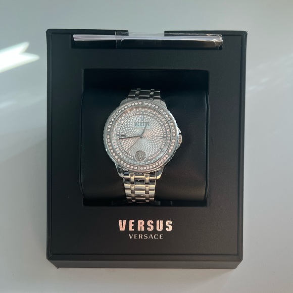 Versace Versus watch - Picture 2 of 5